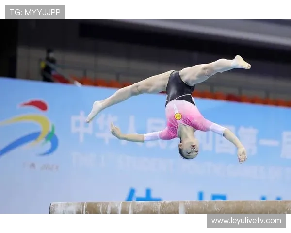 中国体操新星柯沁沁十五运会平衡木夺冠，亚运会挑重任